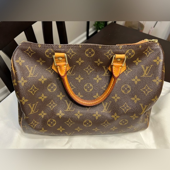 Louis Vuitton Speedy 30 👜 in Classic Monogram - Picture 3 of 16
